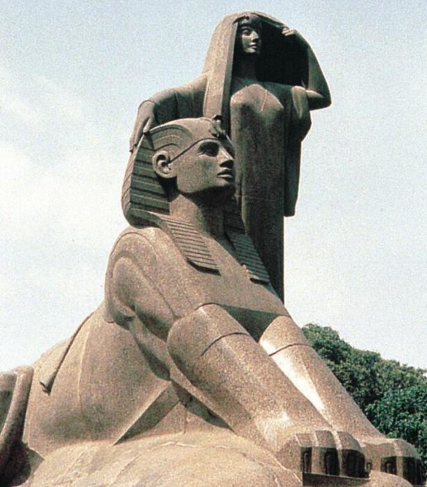 Mahmoud Moukhtar: Egypt wakes up. 1919-1928. Granite sculpture.